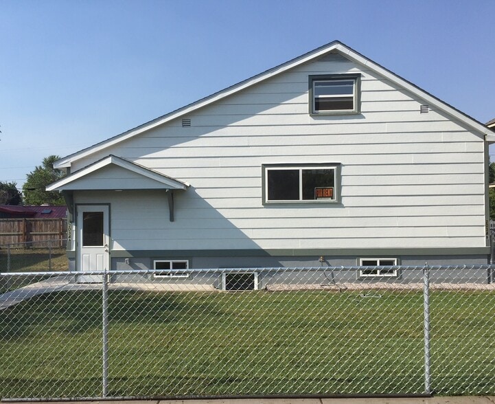 Primary Photo - 2034 Strand Ave