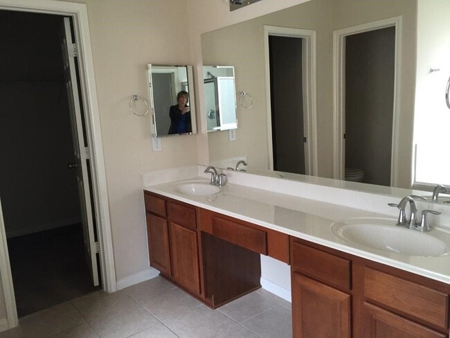 Building Photo - 25106 Diamond Ranch Dr