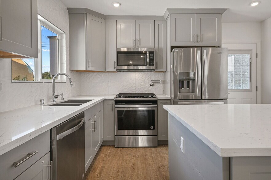 Building Photo - 1238 S Burnside Ave