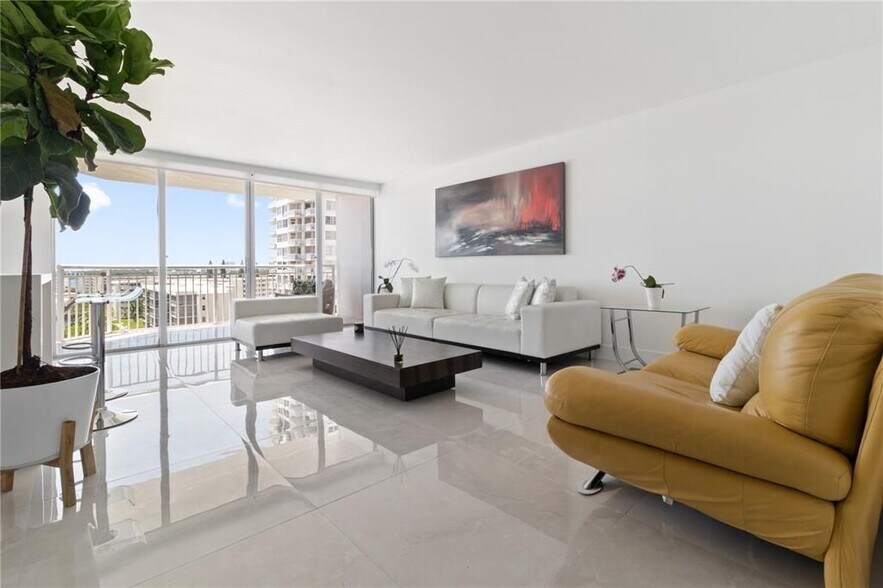 Primary Photo - 18081 Biscayne Blvd