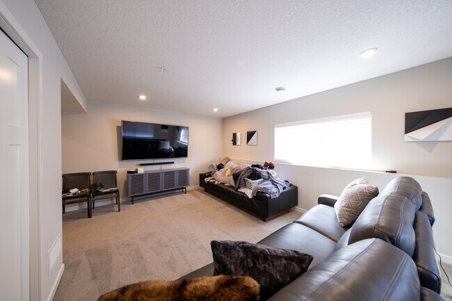 Building Photo - 2209 Gateway Curv