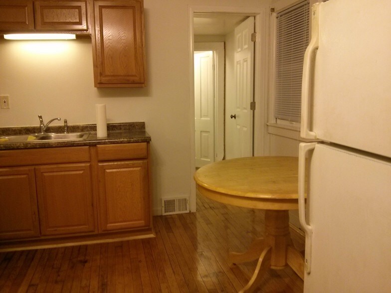 Kitchen - 1131 E Kane Pl