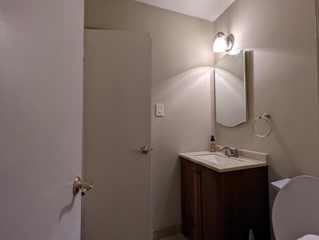 Building Photo - 1343 E Osborn Rd