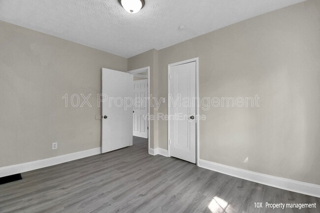 Building Photo - 532 S Terrace Ave