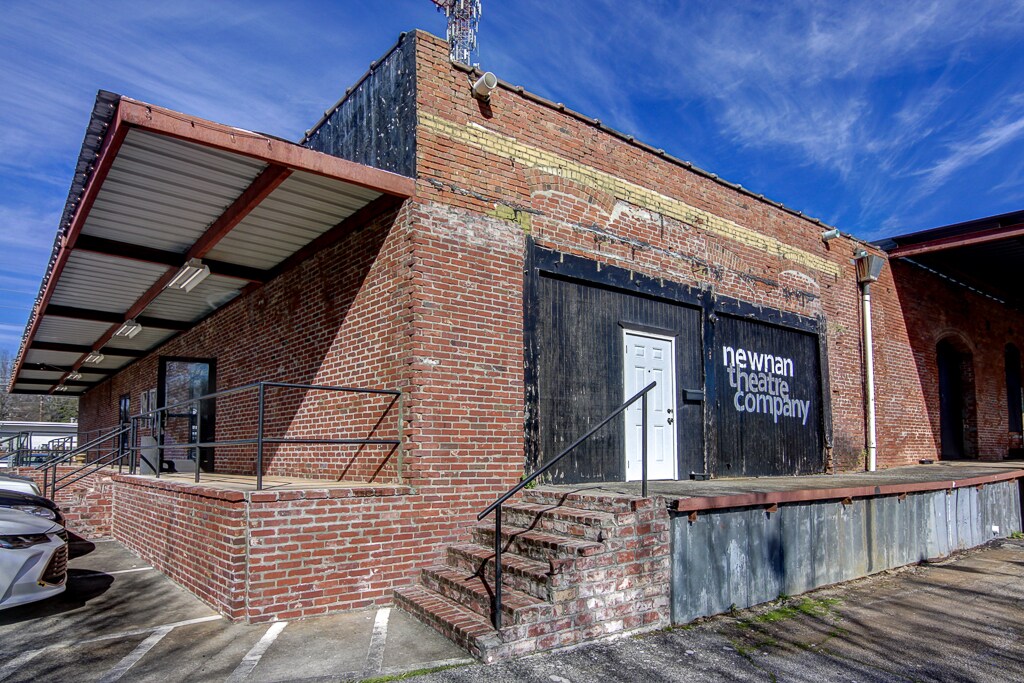 Building Photo - 48 Clark St