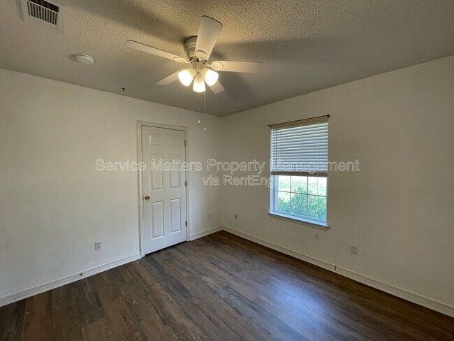 Building Photo - 4538 Chantilly Way