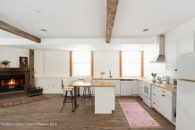 Building Photo - 56 Willowdale Farm Rd