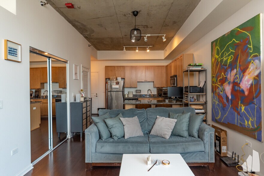 Building Photo - 1464 S Michigan Ave