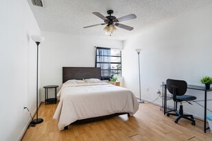 Building Photo - 1062 SW 135th Pl