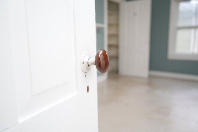 Building Photo - 720 Nalle St