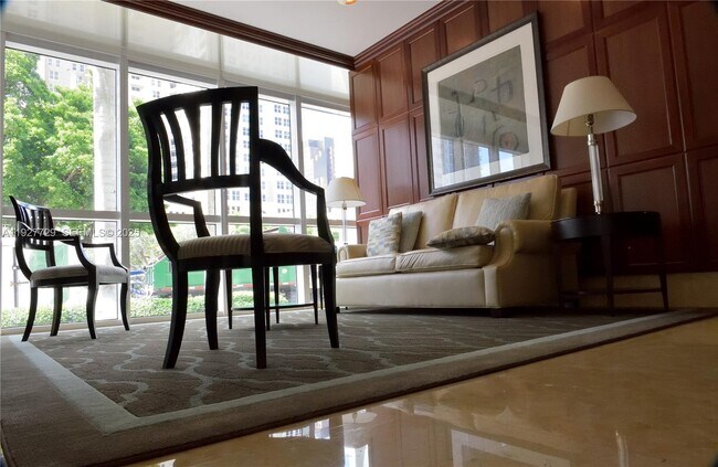 Building Photo - 347 N New River Dr E