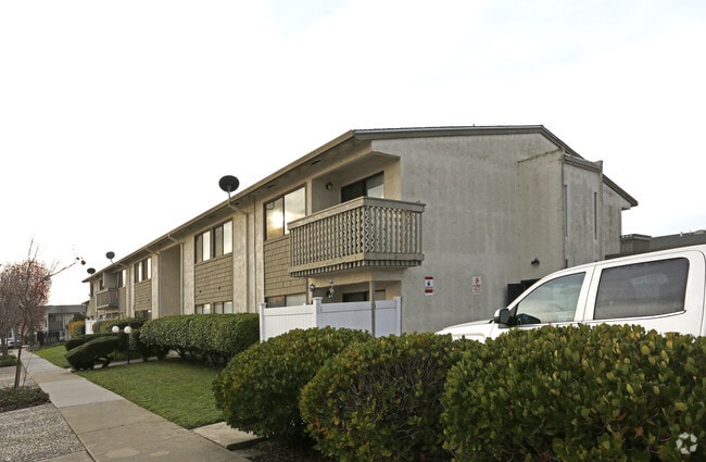 Building Photo - Crestview Gardens Apartments