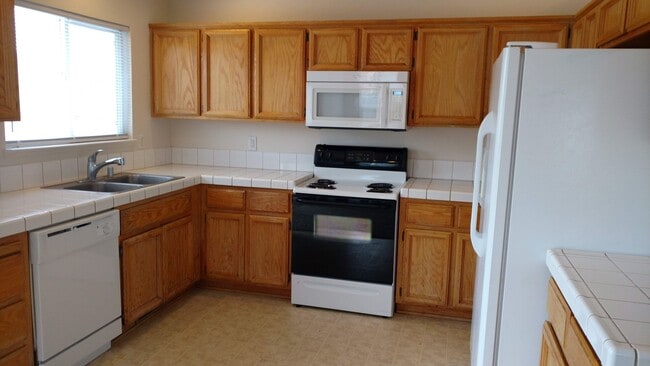 Building Photo - 3 Bedroom Donner Trails