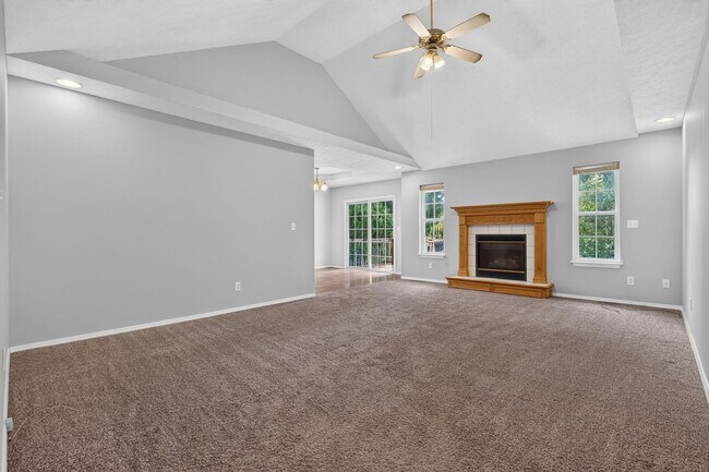 Building Photo - Spacious 4-Bedroom Home with Huge Backyard in Ozark!
