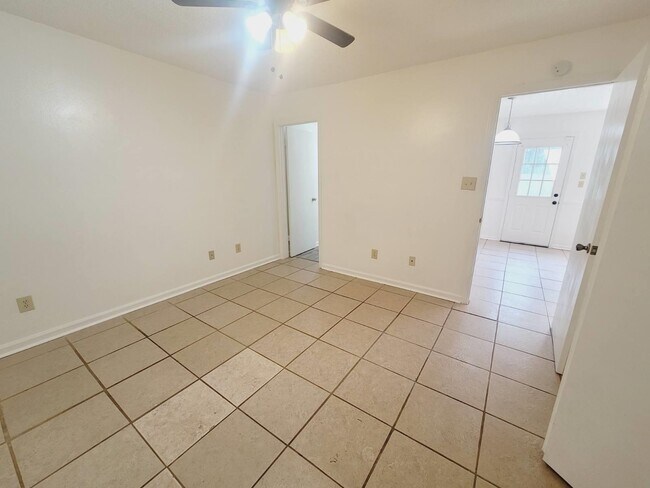 Building Photo - 5800 Japonica Ct
