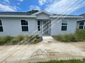 Building Photo - Beautiful 3/2 Triplex