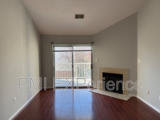 Building Photo - 8931 Town Center Cir