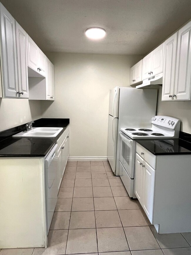 Building Photo - Updated 1 Bed/ 1 Bath Condo Kent - Great L...