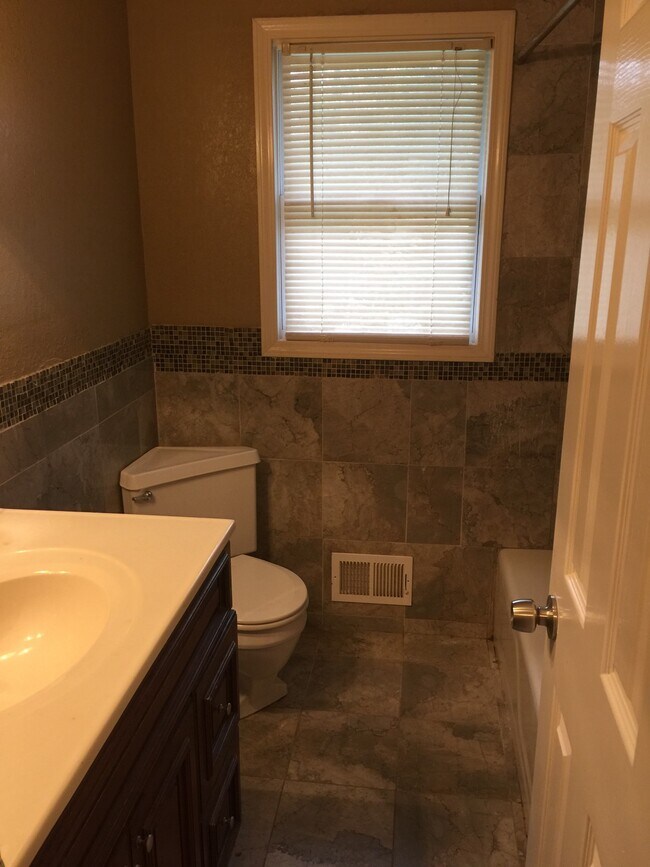 Building Photo - 8325 Elm Ave