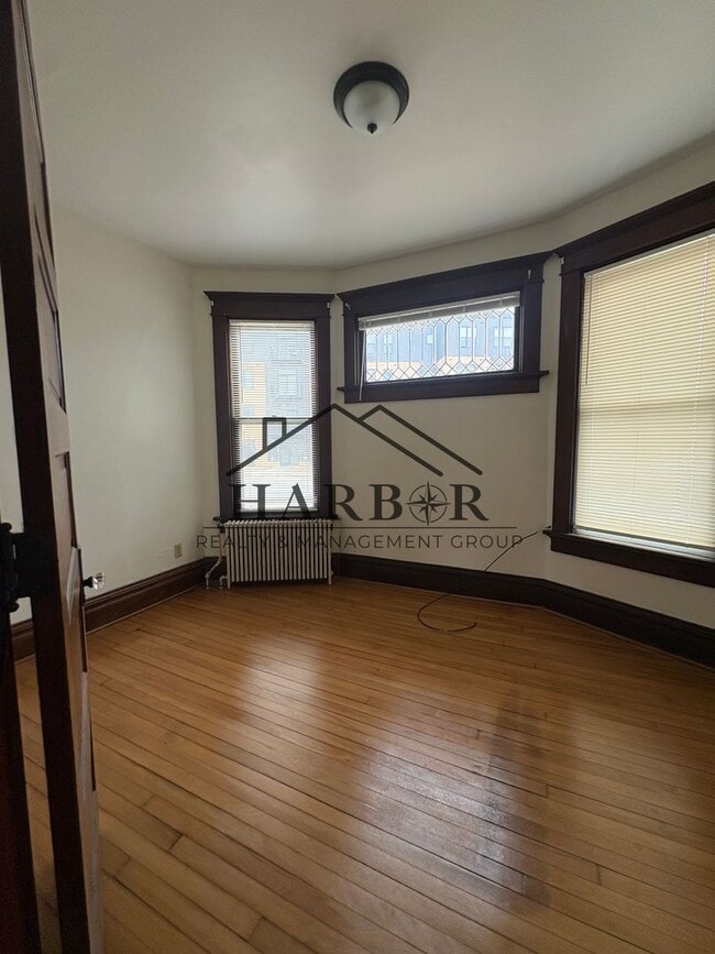 Building Photo - 711 1st Dr NW