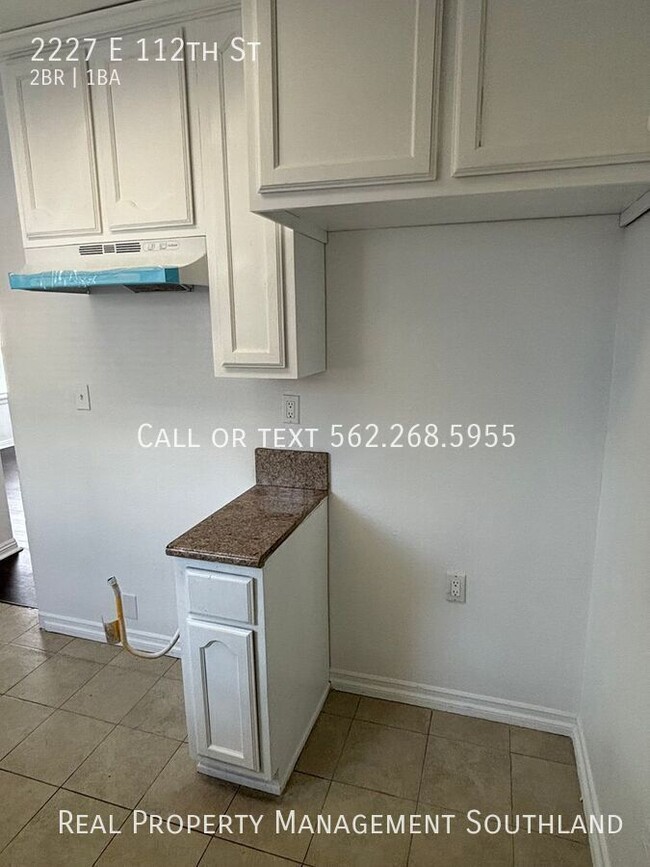 Building Photo - 1 Bedroom available now in Los Angeles!!