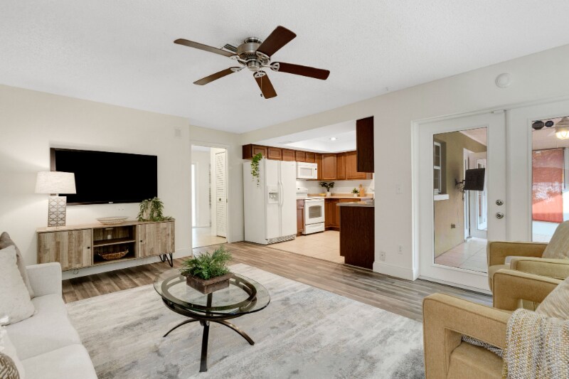 Building Photo - 1100 Pinellas Point Dr S