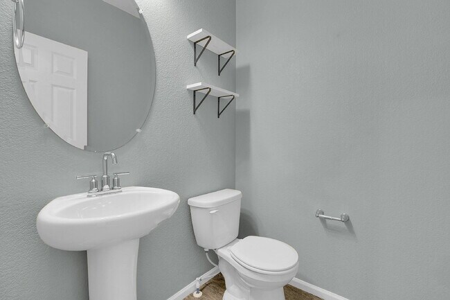 Building Photo - $2,500 - 3 Bed, 2.5 Bath Townhome with Central AC, and In Unit Laundry!