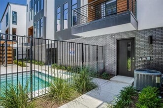 Building Photo - 2180 Bennett Ave