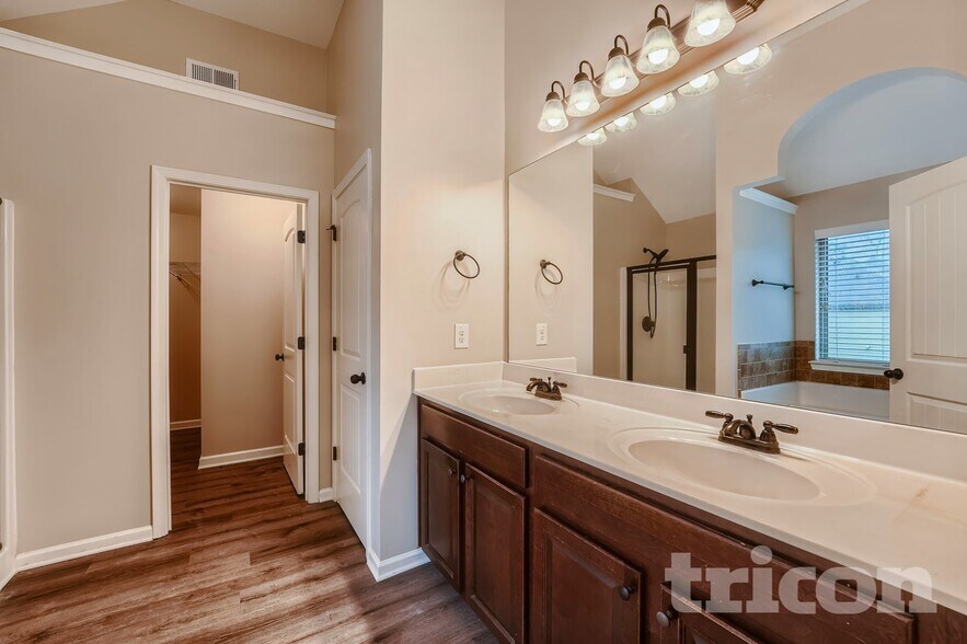 Building Photo - 4025 Trimrose Ct