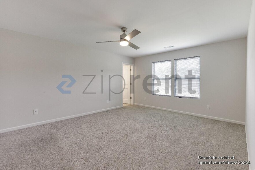 Building Photo - Unit