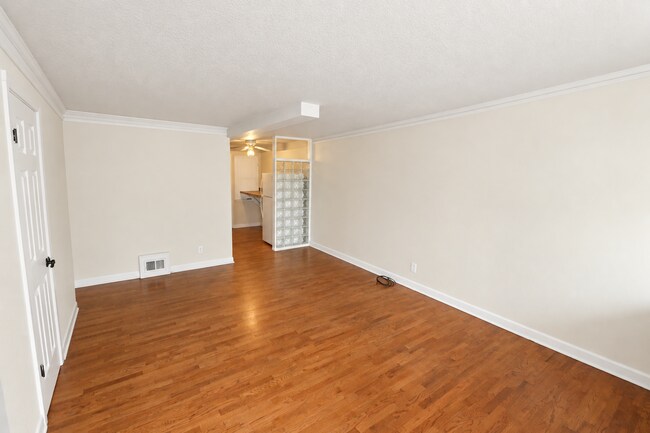 Building Photo - 2717-2723 Sheridan Blvd