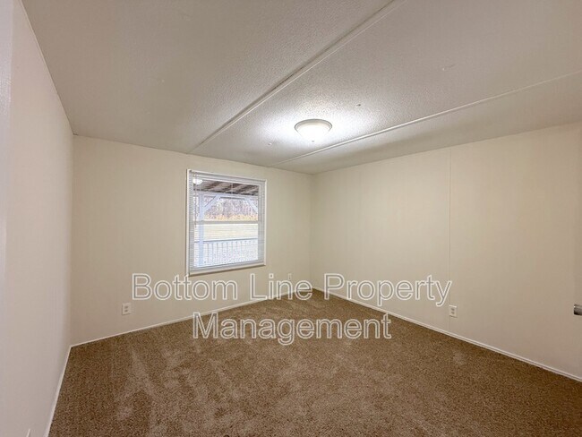 Building Photo - 2400 Hart Rd