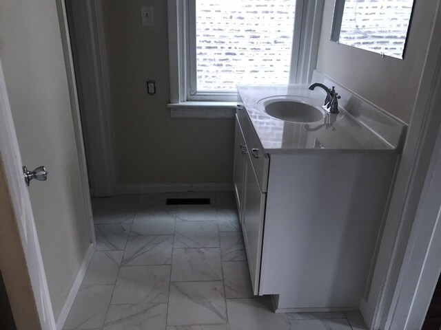 Building Photo - -- APPLICATION PENDING -- 5 BR / 4.5 BA Nice house near VCU! Available June 12th!