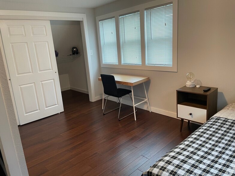 Upstairs bedroom - 3122 N Booth St