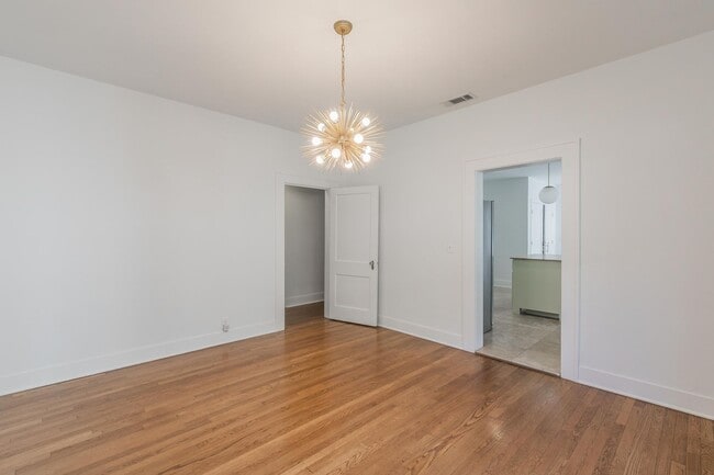 Building Photo - CHARMING and UPDATED 3/2 in The Cultural District