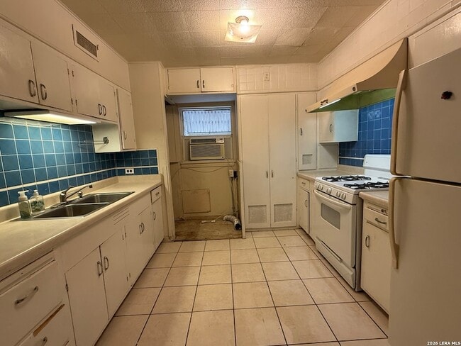 Building Photo - 374 Meredith Dr