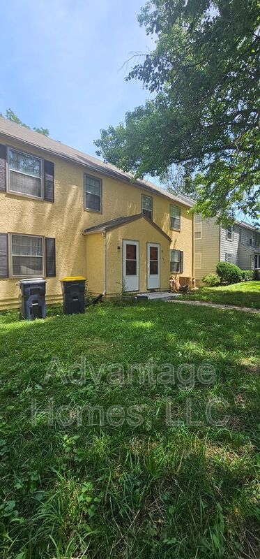 Building Photo - 612-614 E 63rd Terrace