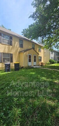 Building Photo - 612-614 E 63rd Terrace