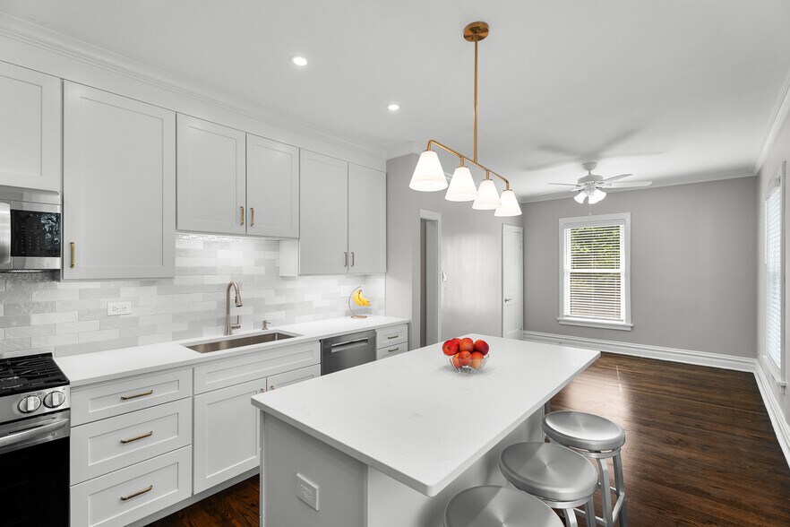 Building Photo - 1322 Wilmette Ave