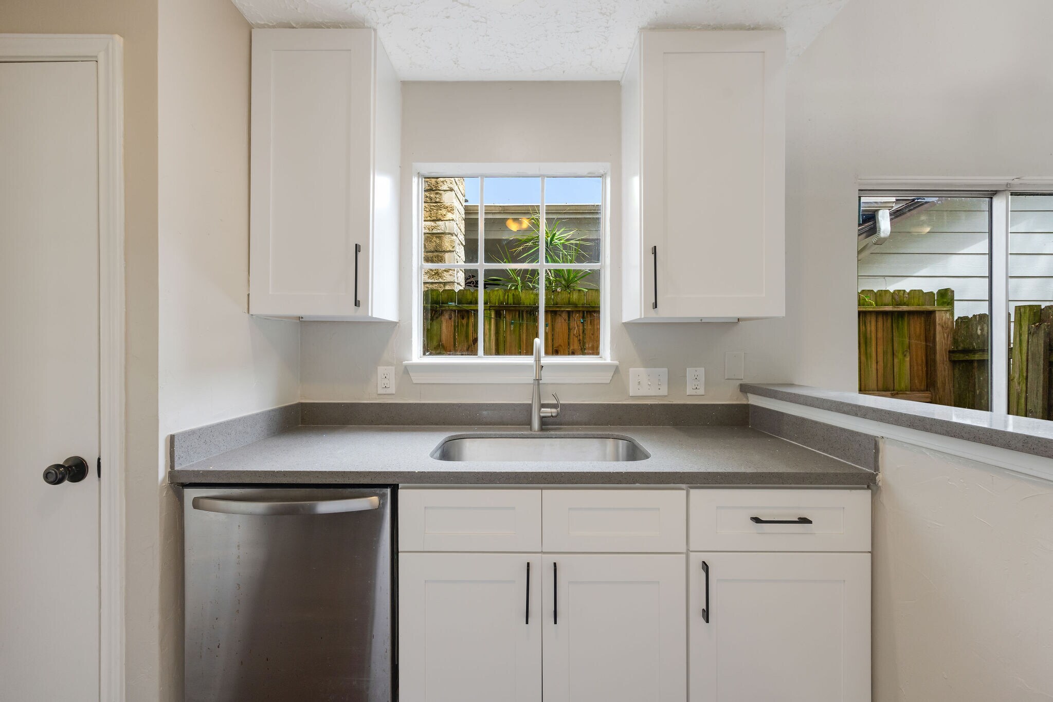 Building Photo - 909 Littleport Ln