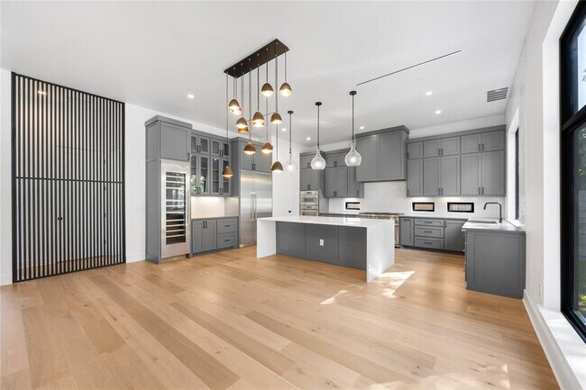 Building Photo - 2905 Westhill Dr