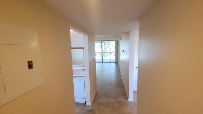 Building Photo - 2424 W Tampa Cir