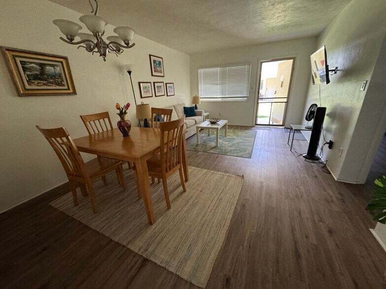 Dining Area - 6700 1st Ave S