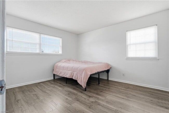 Building Photo - 912 Amherst Ln