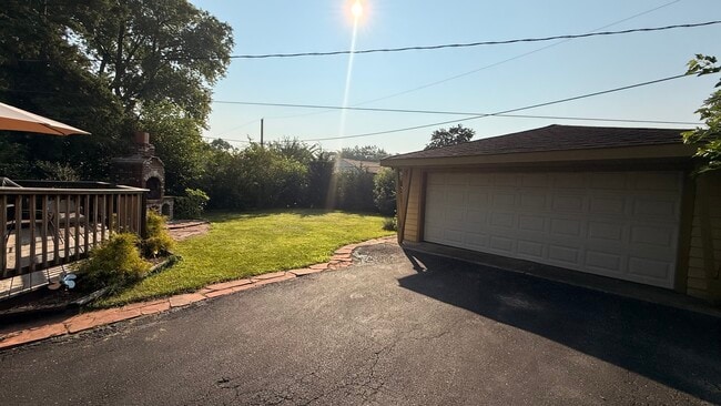 Building Photo - 8937 Southfield Dr