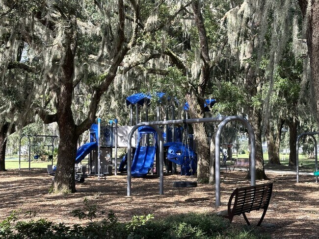 Building Photo - 104 Charmer Trce