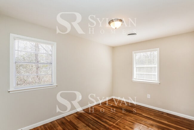 Building Photo - The living is easy in this 3 bedroom, 2 ba...