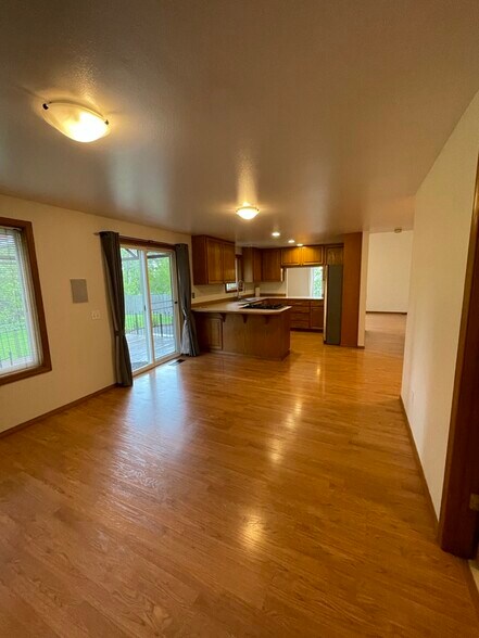 Family Room off kitchen - 3921 Magrath Rd