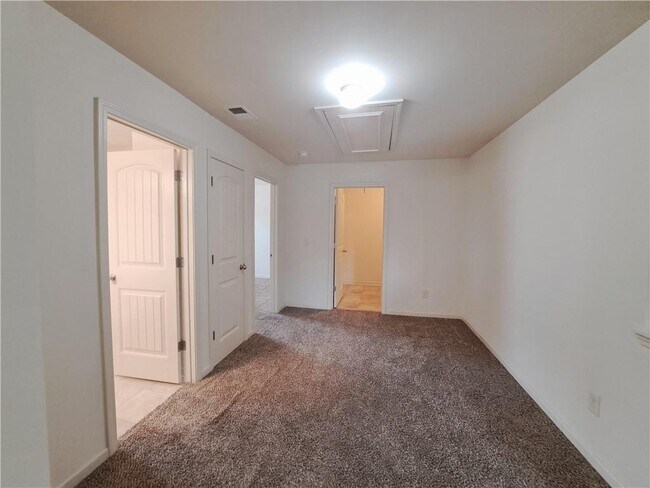 Building Photo - 867 Pine Ln