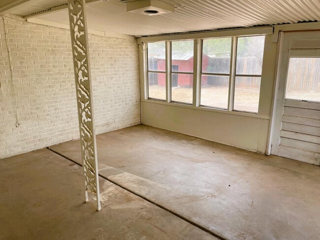 Building Photo - 1306 46th Pl